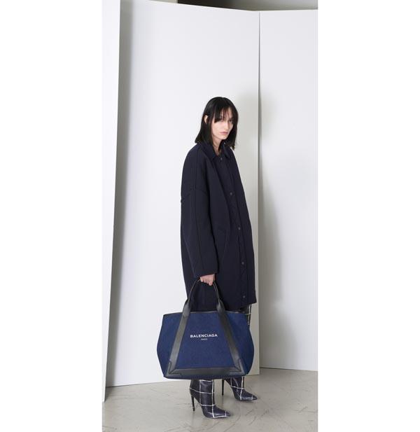 SS16新色大人可愛いバレンシアガ スーパーコピー BALENCIAGA NAVY CABAS☆大人気デニム*ネイビーカバ M 6090202